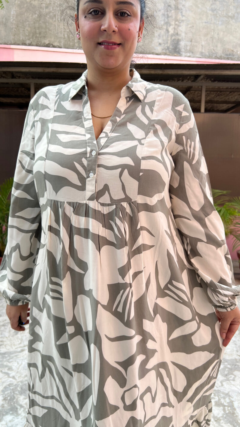 Feeding Friendly maxi dress - Image 3